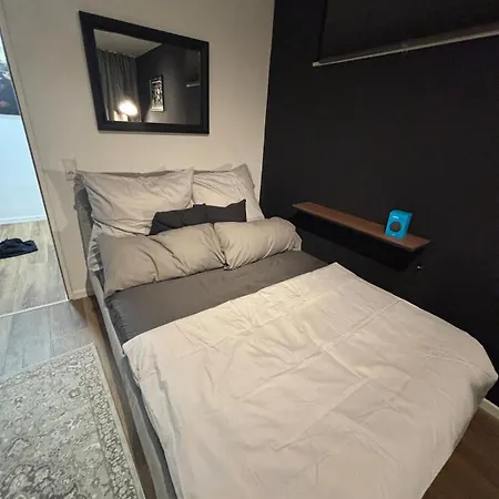 Modern & Close To Weser Stadium Bremen